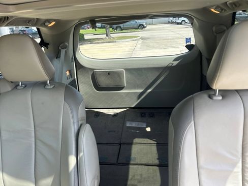 Used 2011 Toyota Sienna Limited w/ Premium Pkg FWD image 14