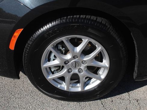 Used 2023 Chrysler Pacifica Touring-L FWD image 9