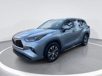 Used 2023 Toyota Highlander XLE video 1