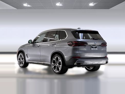 Used 2026 BMW X5 xDrive50e w/ Climate Comfort Package AWD/4WD image 3