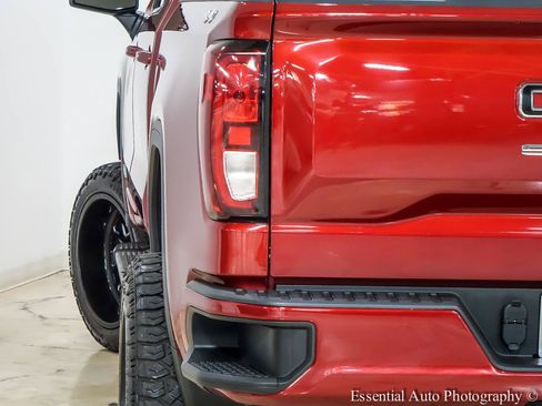 Used 2021 GMC Sierra 1500 Elevation w/ LPO, Elevation Black Package AWD/4WD image 8