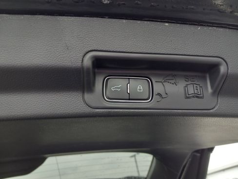 Used 2025 Ford Explorer ST-Line w/ ST-Line Street Pack image 12