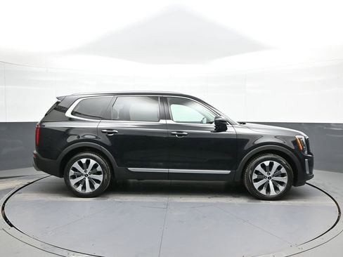 Certified 2022 Kia Telluride S image 5