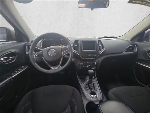 Used 2019 Jeep Cherokee Latitude w/ Popular Appearance Group image 16