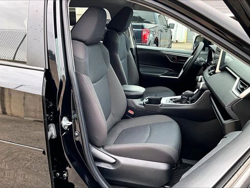 Used 2023 Toyota RAV4 LE AWD/4WD image 9