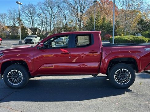 New 2025 Toyota Tacoma TRD Sport image 4