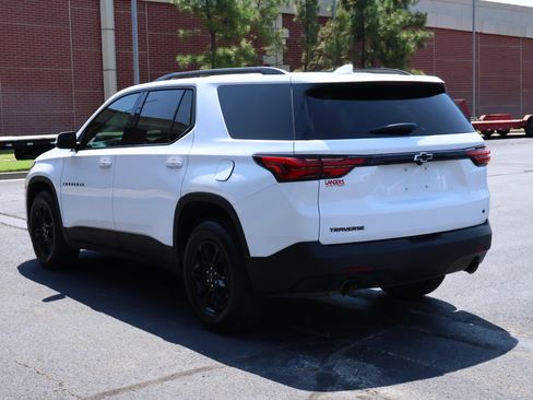 Used 2023 Chevrolet Traverse LT FWD image 7