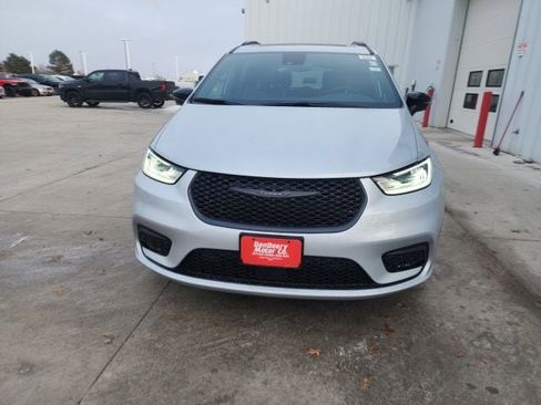 New 2026 Chrysler Pacifica Limited w/ S Appearance Package image 8