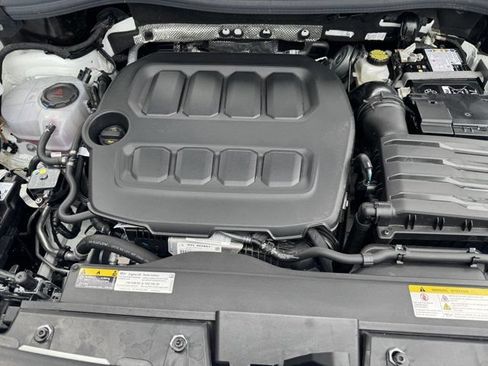 Used 2025 Volkswagen Tiguan SE AWD/4WD image 28