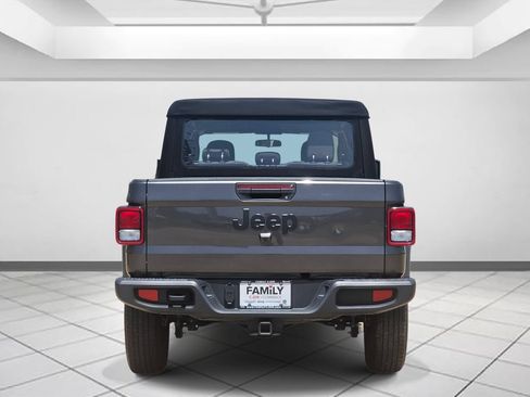 Used 2024 Jeep Gladiator Sport AWD/4WD image 6