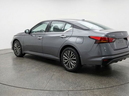Used 2025 Nissan Altima 2.5 SV image 6