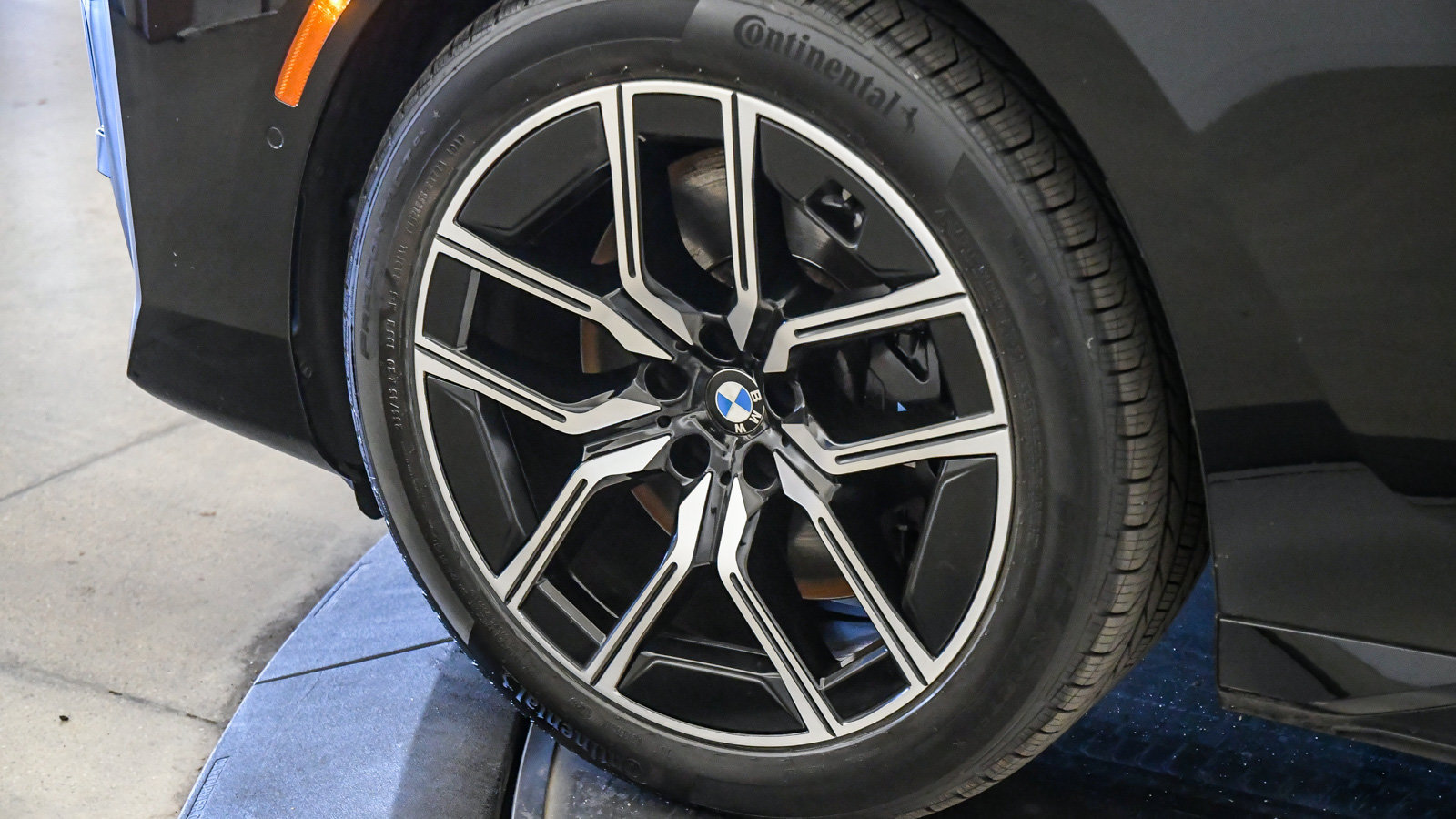 Certified 2024 BMW 740i w/ Premium Package RWD image 10
