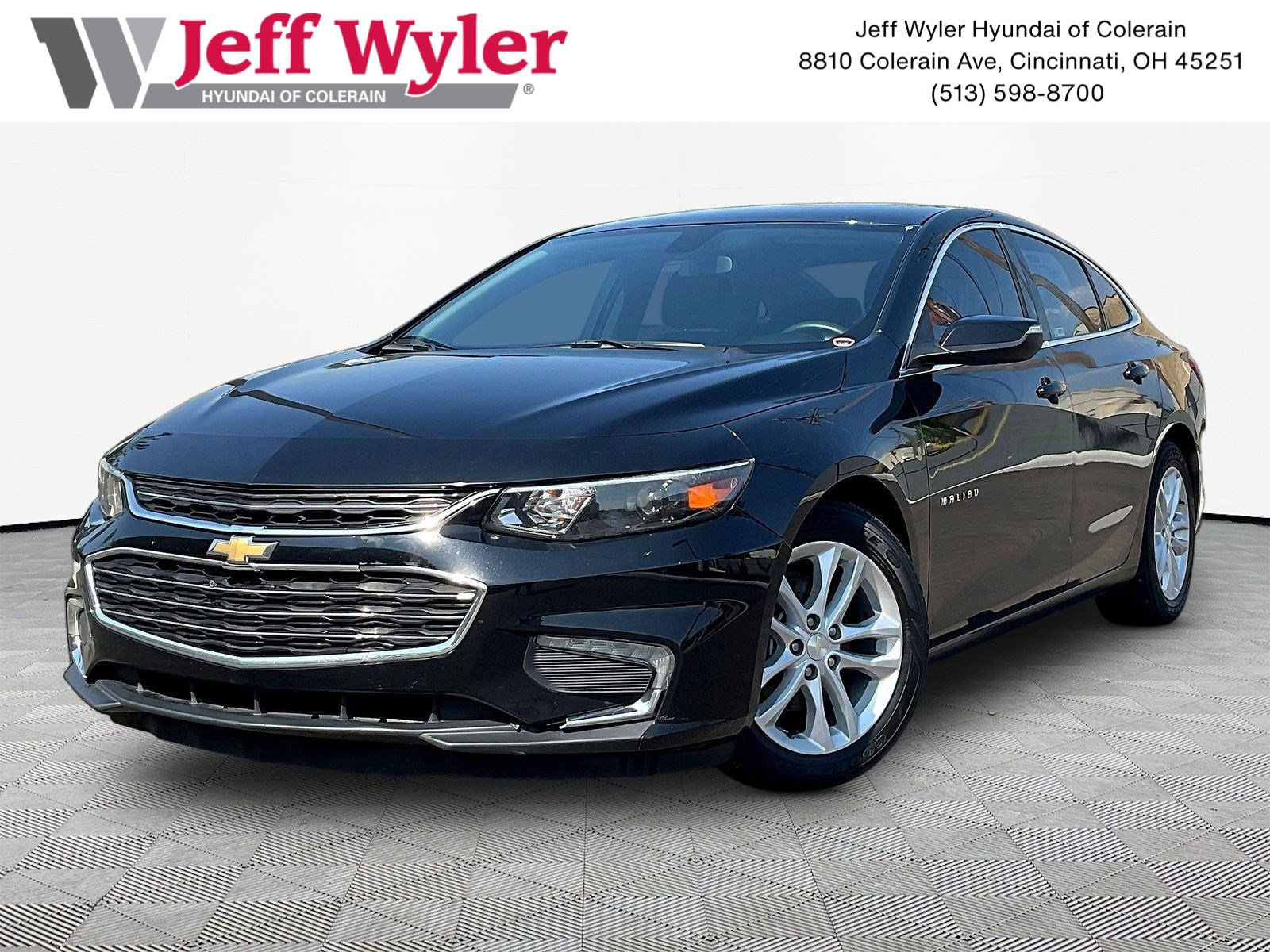 Used 2017 Chevrolet Malibu LT FWD image 1