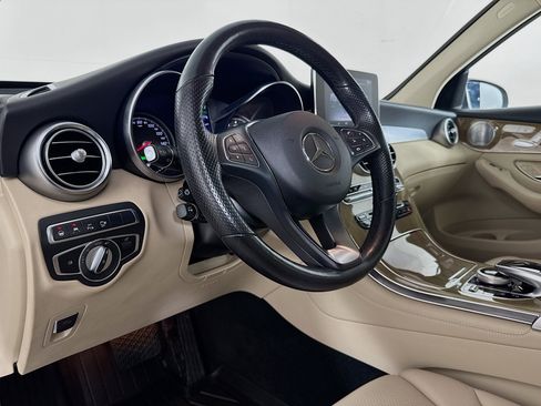 Used 2019 Mercedes-Benz GLC 350e 4MATIC w/ Driver Assistance Package image 21