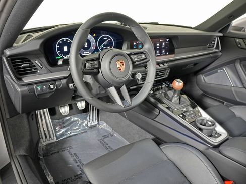 Certified 2025 Porsche 911 Carrera RWD image 4