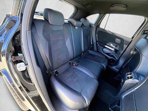 Used 2025 Mercedes-Benz GLA 250 image 29