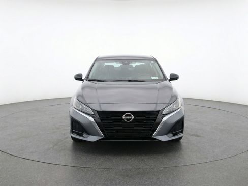 Used 2025 Nissan Altima 2.5 SV FWD image 2