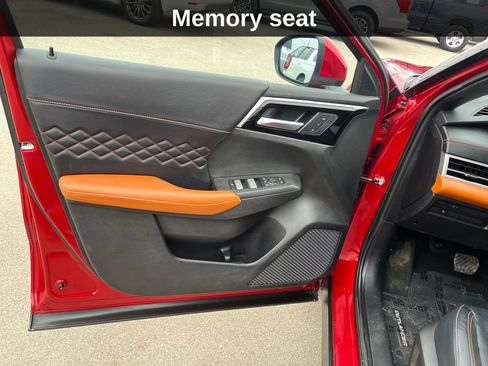 Used 2024 Mitsubishi Outlander SEL image 13