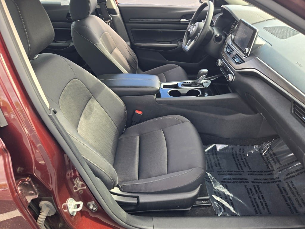Used 2024 Nissan Altima 2.5 SV FWD image 6