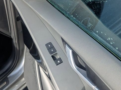 Used 2023 Kia Niro SX Touring image 35