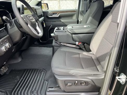 New 2026 GMC Sierra 1500 Elevation image 16