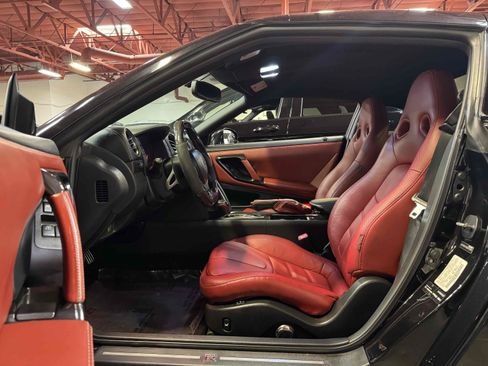 Used 2014 Nissan GT-R Premium w/ Premium Interior Package AWD/4WD image 5
