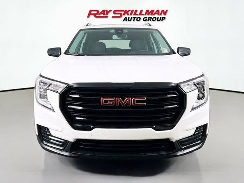Used 2023 GMC Terrain SLE w/ Driver Convenience Package FWD image 2