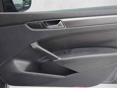 Used 2017 Volkswagen Passat 1.8T R-Line image 21