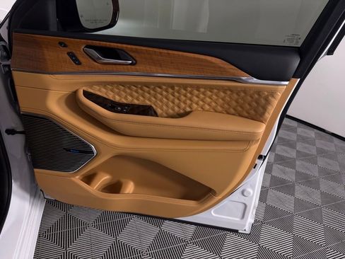 Certified 2025 Jeep Grand Cherokee L Summit AWD/4WD image 33