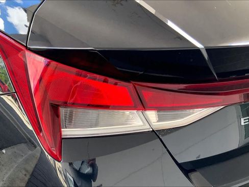 Used 2023 Hyundai Elantra SEL w/ Convenience Package FWD image 28