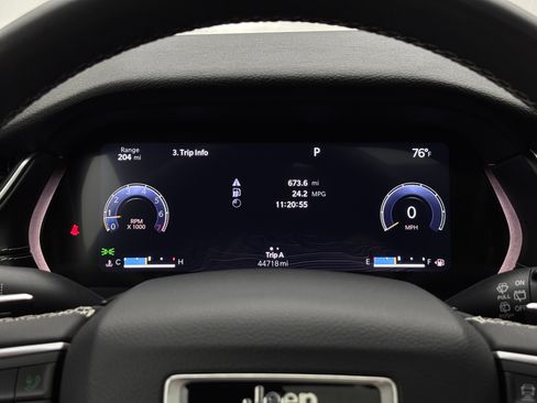 Used 2023 Jeep Grand Cherokee L Altitude AWD/4WD image 22