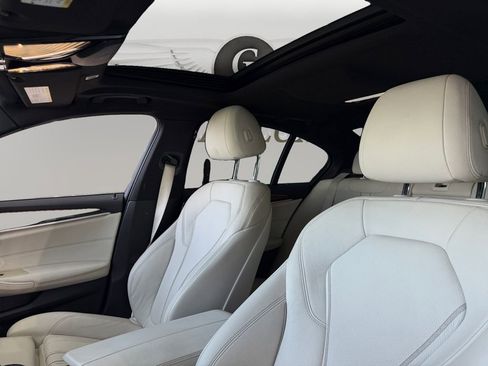 Used 2019 BMW 530i w/ Convenience Package RWD image 9