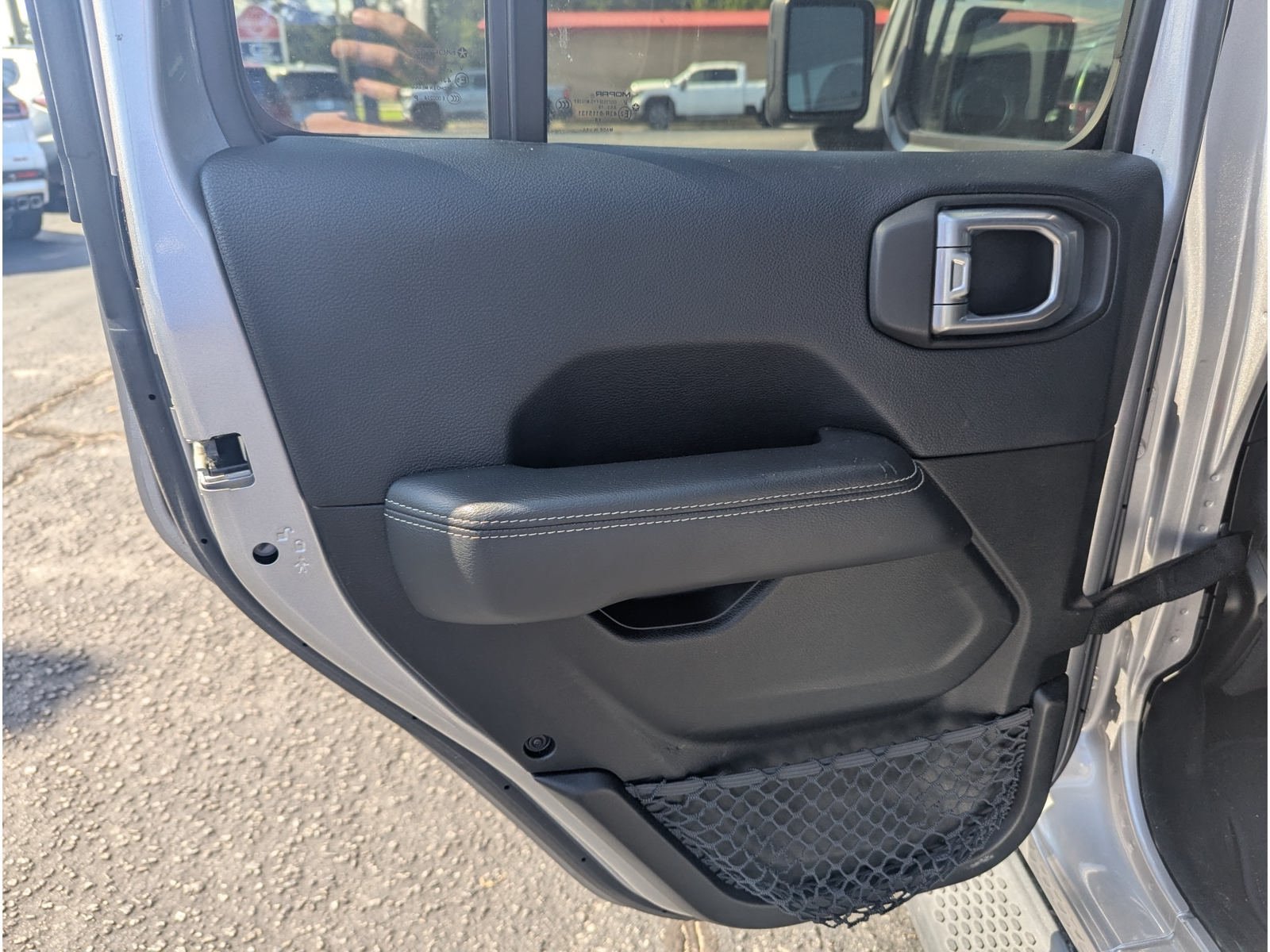Used 2019 Jeep Wrangler Unlimited Sahara AWD/4WD image 16