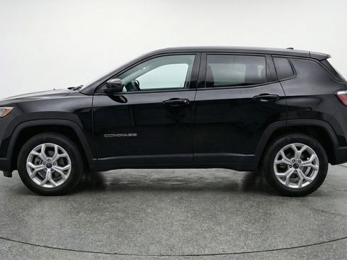 Used 2025 Jeep Compass Latitude AWD/4WD image 5
