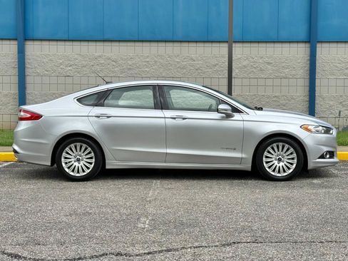 Used 2015 Ford Fusion SE w/ Equipment Group 502A FWD image 4
