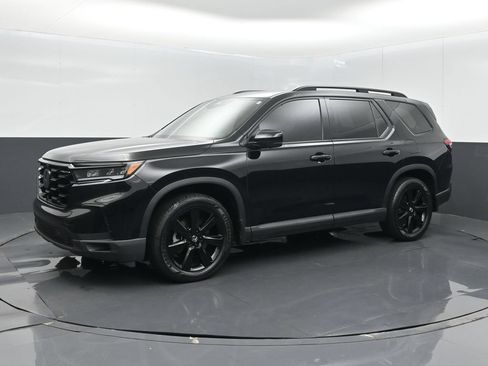 Used 2025 Honda Pilot Black Edition image 1
