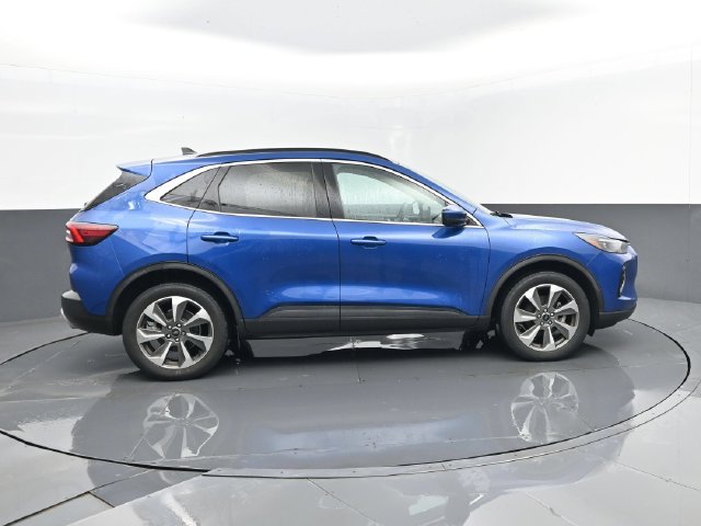 Used 2023 Ford Escape Platinum AWD/4WD image 4
