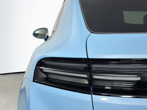 Used 2026 Porsche Macan Electric RWD image 16
