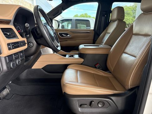 Used 2021 Chevrolet Tahoe Premier w/ Premium Package RWD image 15