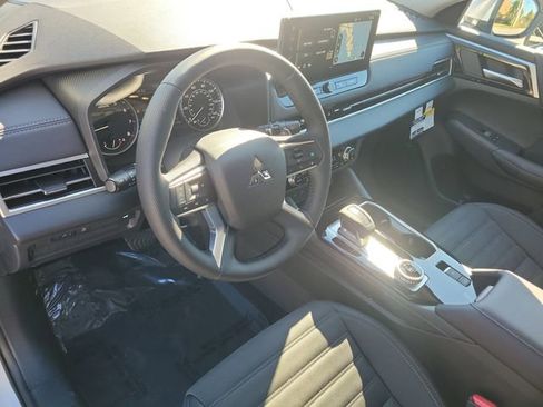 New 2026 Mitsubishi Outlander SE image 21