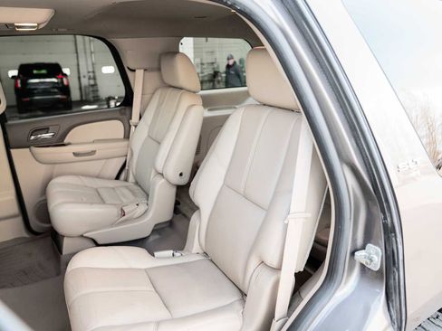 Used 2011 GMC Yukon SLT w/ SLT Chrome Package image 31