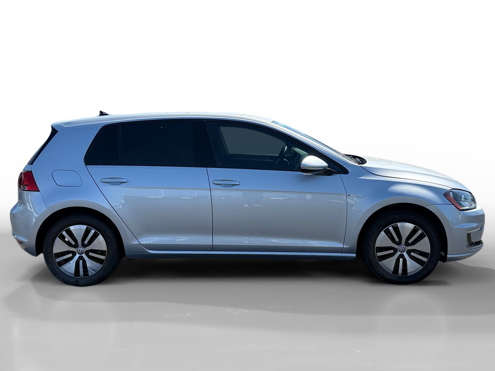 Used 2016 Volkswagen e-Golf SE w/ DC Fast Charging Package FWD image 6