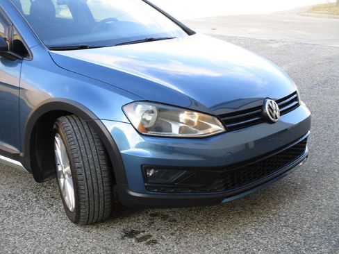 Used 2017 Volkswagen Golf Alltrack SE image 35