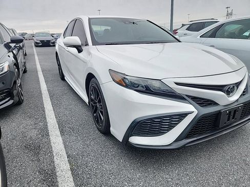Used 2023 Toyota Camry SE image 3