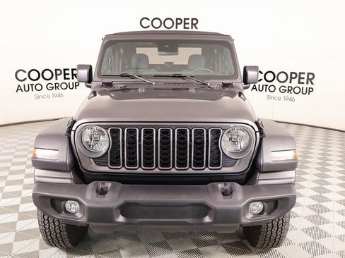 Used 2024 Jeep Wrangler Sport S image 9