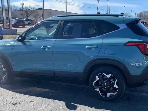 Used 2024 Kia Seltos EX image 6