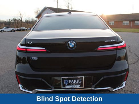 Used 2024 BMW i7 xDrive60 image 9