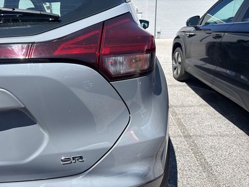 Used 2023 Nissan Kicks SR w/ SR Premium Package FWD image 9