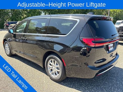 New 2027 Chrysler Pacifica Select FWD image 31