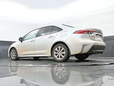 Used 2025 Toyota Corolla LE FWD image 10